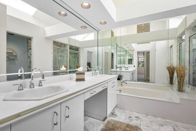 Building Photo - 17099 Ryton Ln