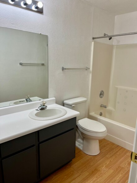 Building Photo - 2008 Mesquite Ln