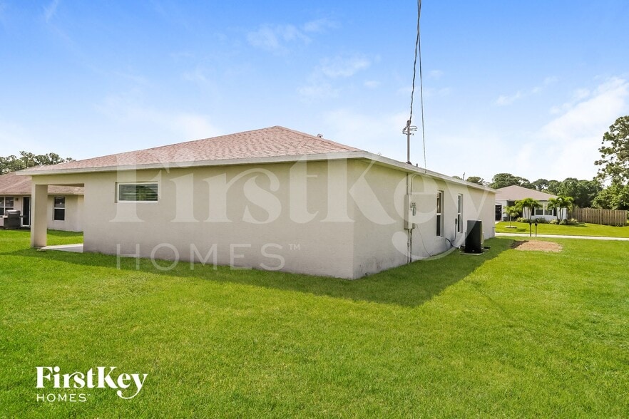 Building Photo - 1525 SW Fresno Rd