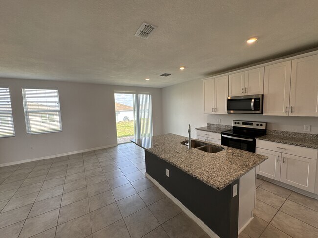 Building Photo - 512 Mckenna Dr