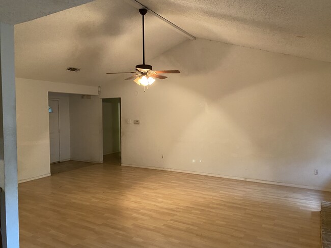 Building Photo - 9009 Wagtail Dr