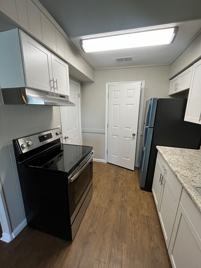 Building Photo - 198 Wendwood Dr