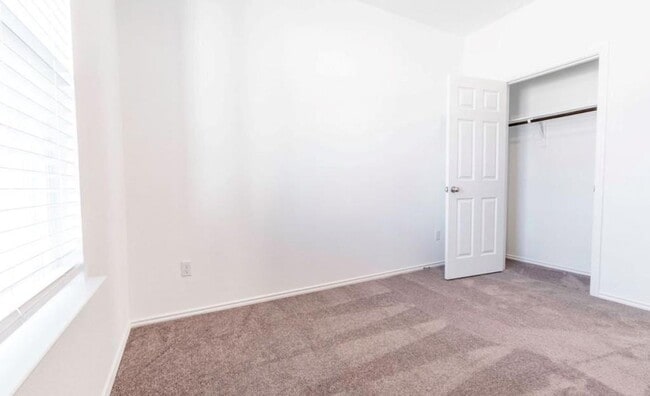 Building Photo - 1625 Brimhurst Dr