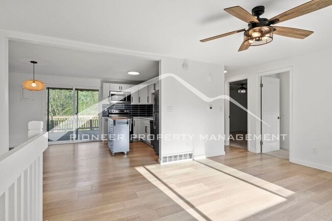 Building Photo - 610 Catalina Dr