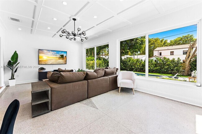 Building Photo - 6145 La Gorce Dr