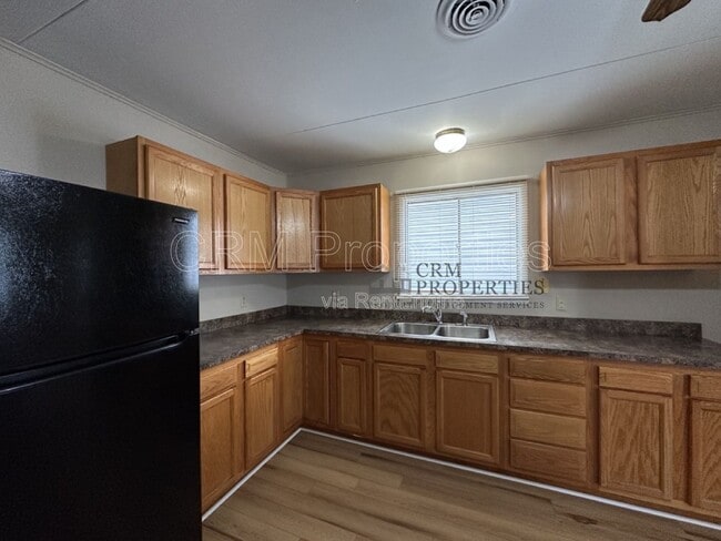 Building Photo - 1020 E Fischer St