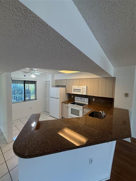 Building Photo - 2334 S Cypress Bend Dr