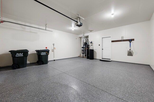 Building Photo - 1088 E Seraphina St