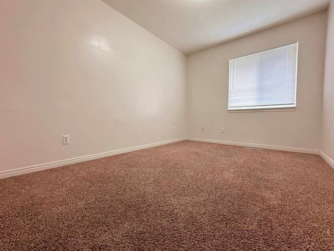 Building Photo - 207 S 100 E