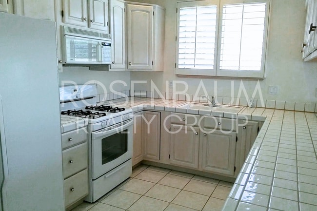 Building Photo - Charming 3-beds, 2-baths home in the Prest...