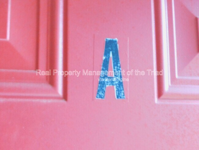 Building Photo - 2405 E Florida St