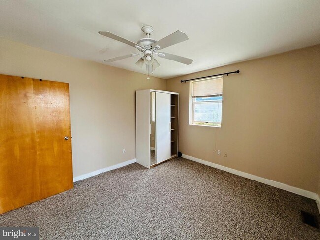 Building Photo - 521 Leverington Ave