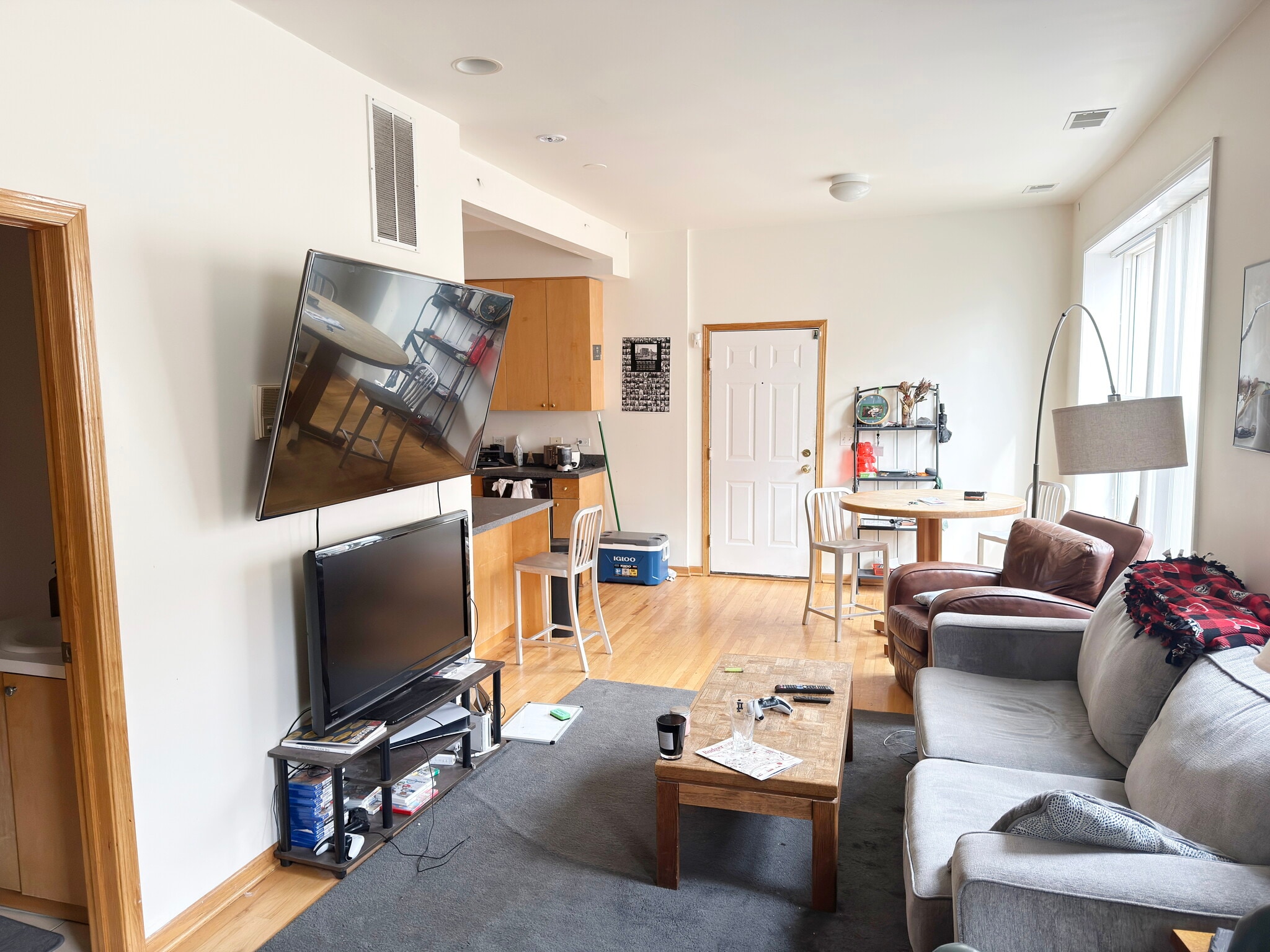 Building Photo - 1446 N Leavitt St