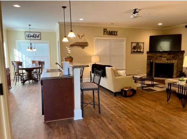 Building Photo - 1924A Leighton Dr