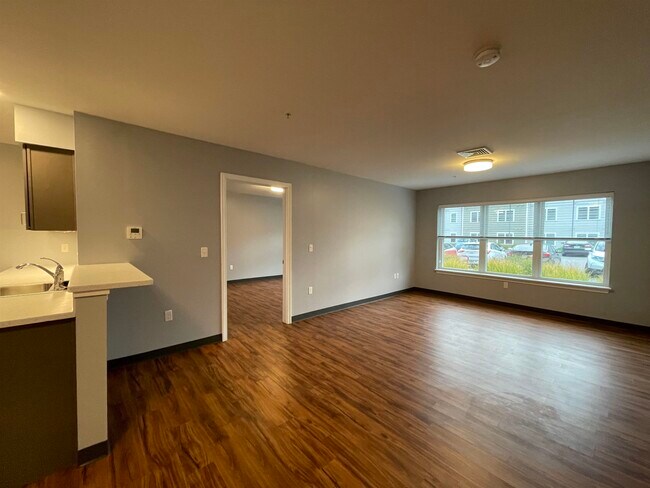 Building Photo - 15 E Ridge Dr