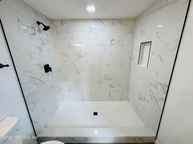 Building Photo - 1904 Delaroche Dr W