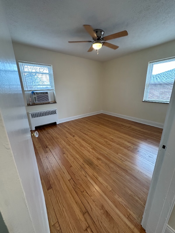 Building Photo - 5937 Oakwood Ave