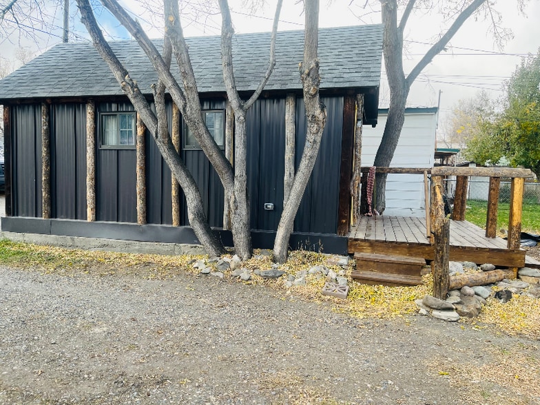 Building Photo - 216 S H St