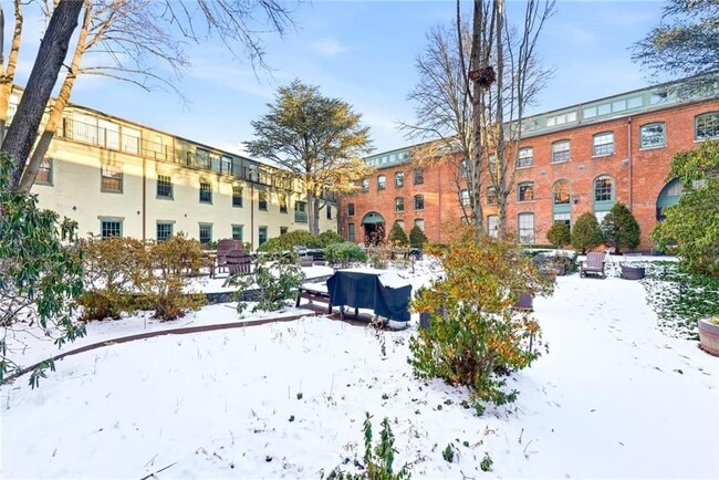 Building Photo - 555 S Water St