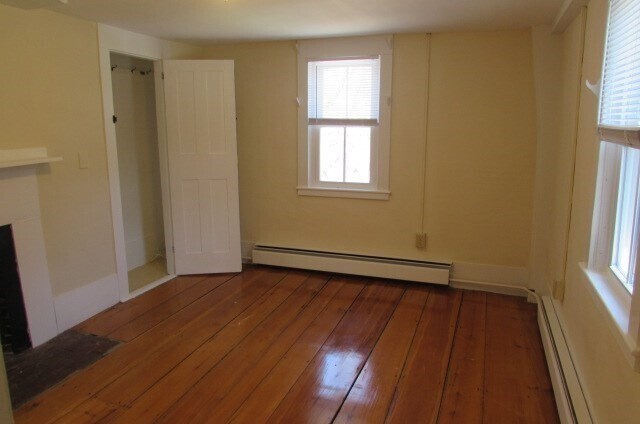 Building Photo - 316 Main St