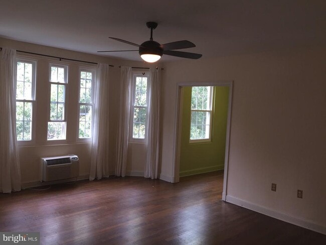 Building Photo - 3051 Idaho Ave NW