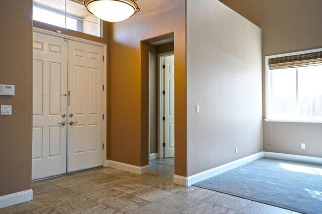 Building Photo - 1074 Vineyard Dr