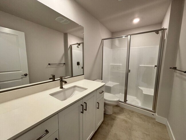 Building Photo - Brand New 5 Bedroom Home in Bull Mountain ...