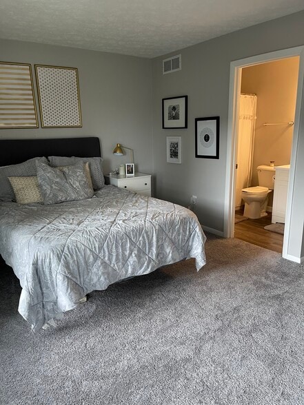 Master Bedroom - 2904 Asbury Ct