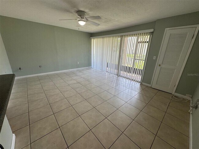 Building Photo - 3861 S Lake Dr