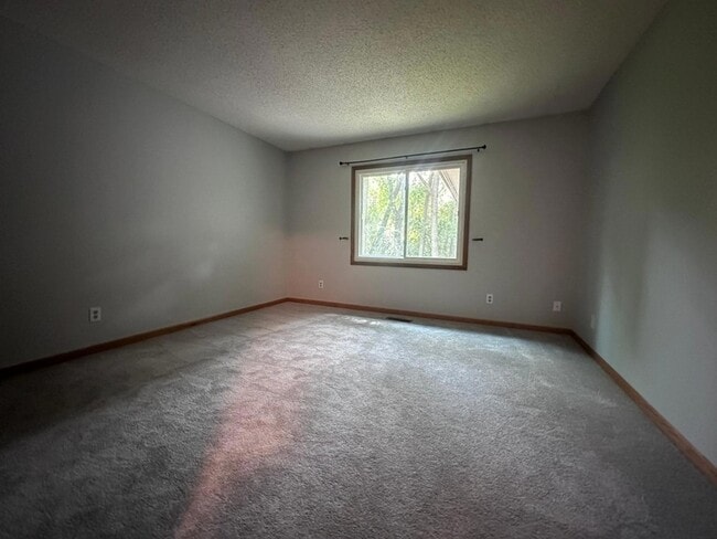 Building Photo - 15229 Buchanan Ct