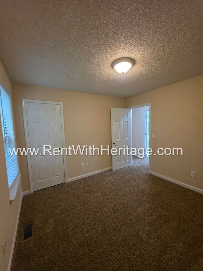 Building Photo - 6322 Hillview Ln