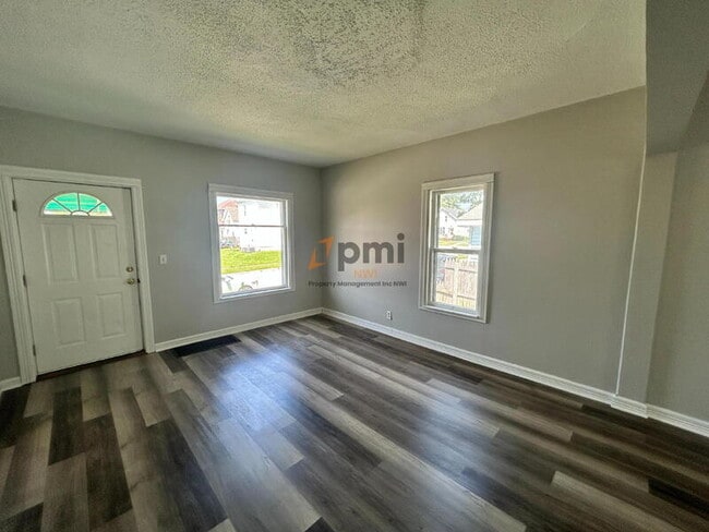 Building Photo - 906 2nd St