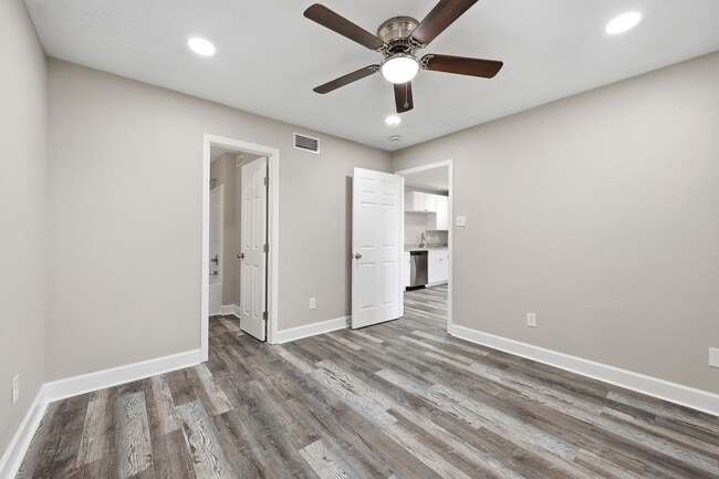 Building Photo - Newly remodeled Unit Ready for you!