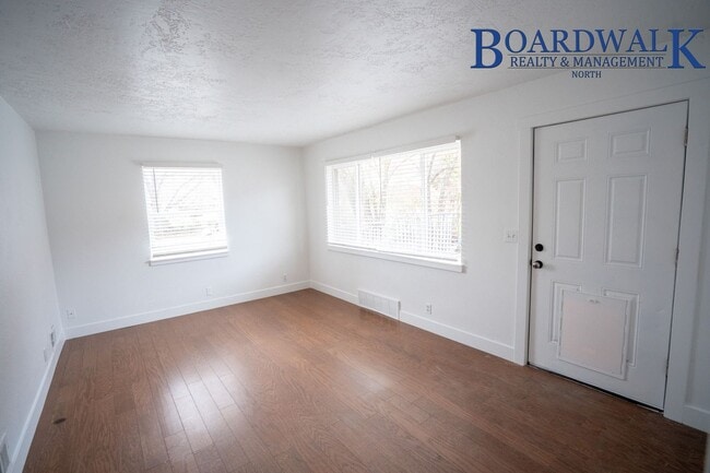 Building Photo - Newly Remodeled 3 Bedroom East of Harrison Blvd!