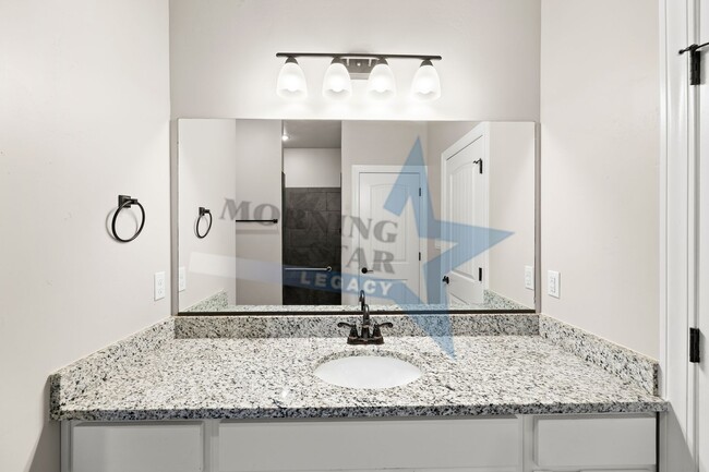 Building Photo - 4 bedroom with 3 bathrooms!!!!