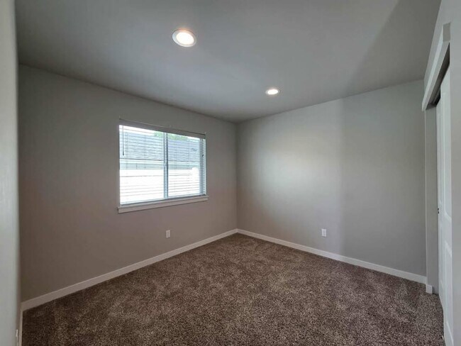 Building Photo - Amazing Brand New Home with 3 Bedrooms & 2 Bathrooms! Sage Brooke Neighborhood!