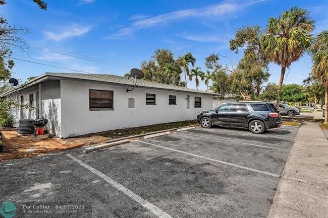 Building Photo - 5748 NW 27th Ct
