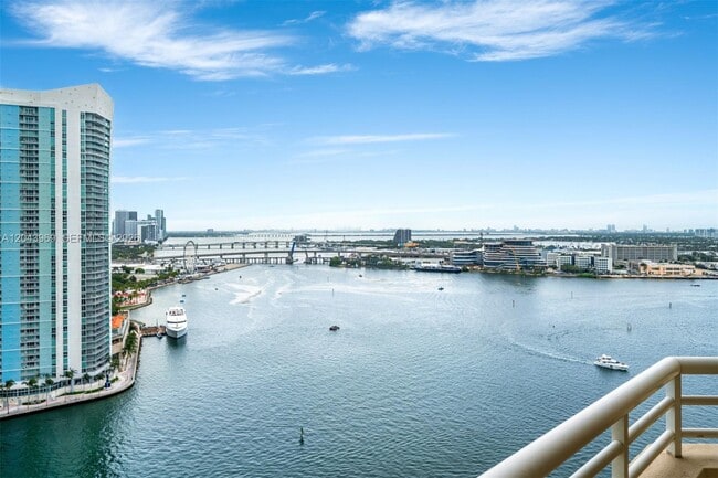 Building Photo - 888 Brickell Key Dr