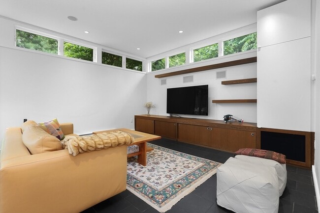 Building Photo - 18 Mignon Rd