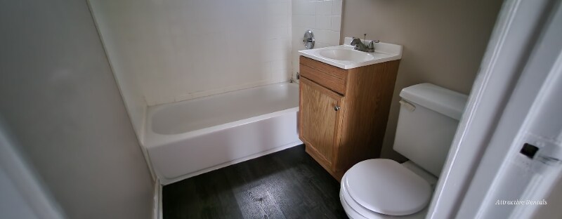 Building Photo - 1024 W 64th St