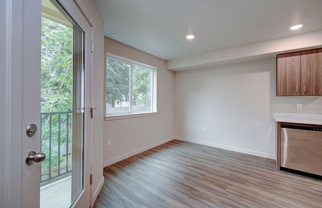Building Photo - 404 NE 117th Ave