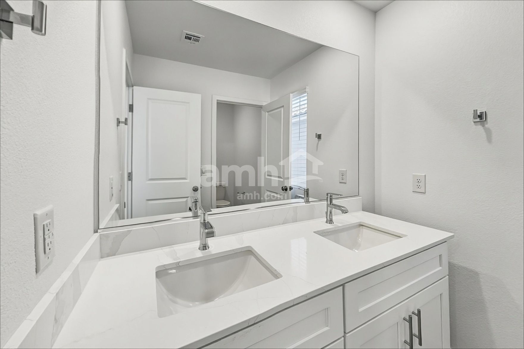Building Photo - 8744 N Begonia Ct