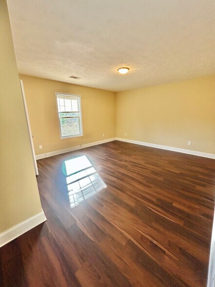 Building Photo - 8 Cal Rd