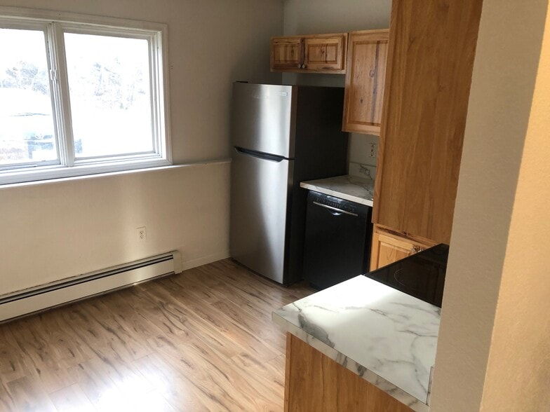Building Photo - 1730 N Golden Hills Dr