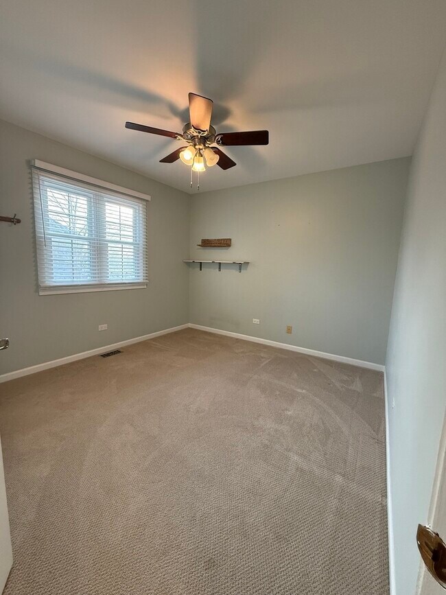 Building Photo - 284 Washo Dr