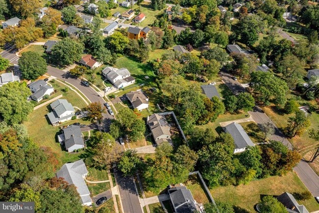 Building Photo - 316 Farmdale Rd