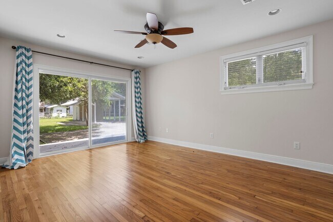 Building Photo - Charming Coastal Living in Downtown Ocean ...