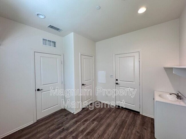 Building Photo - 24331 Ponderosa Ln