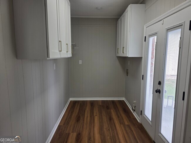 Building Photo - 103 W 15th St