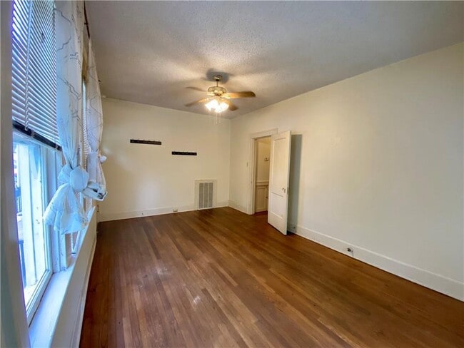 Building Photo - 1103 W 22nd St